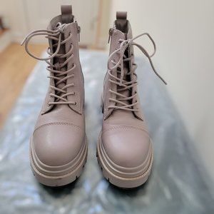 Aldo Women's Combat Ankle Boot - Lug sole Size 8.5